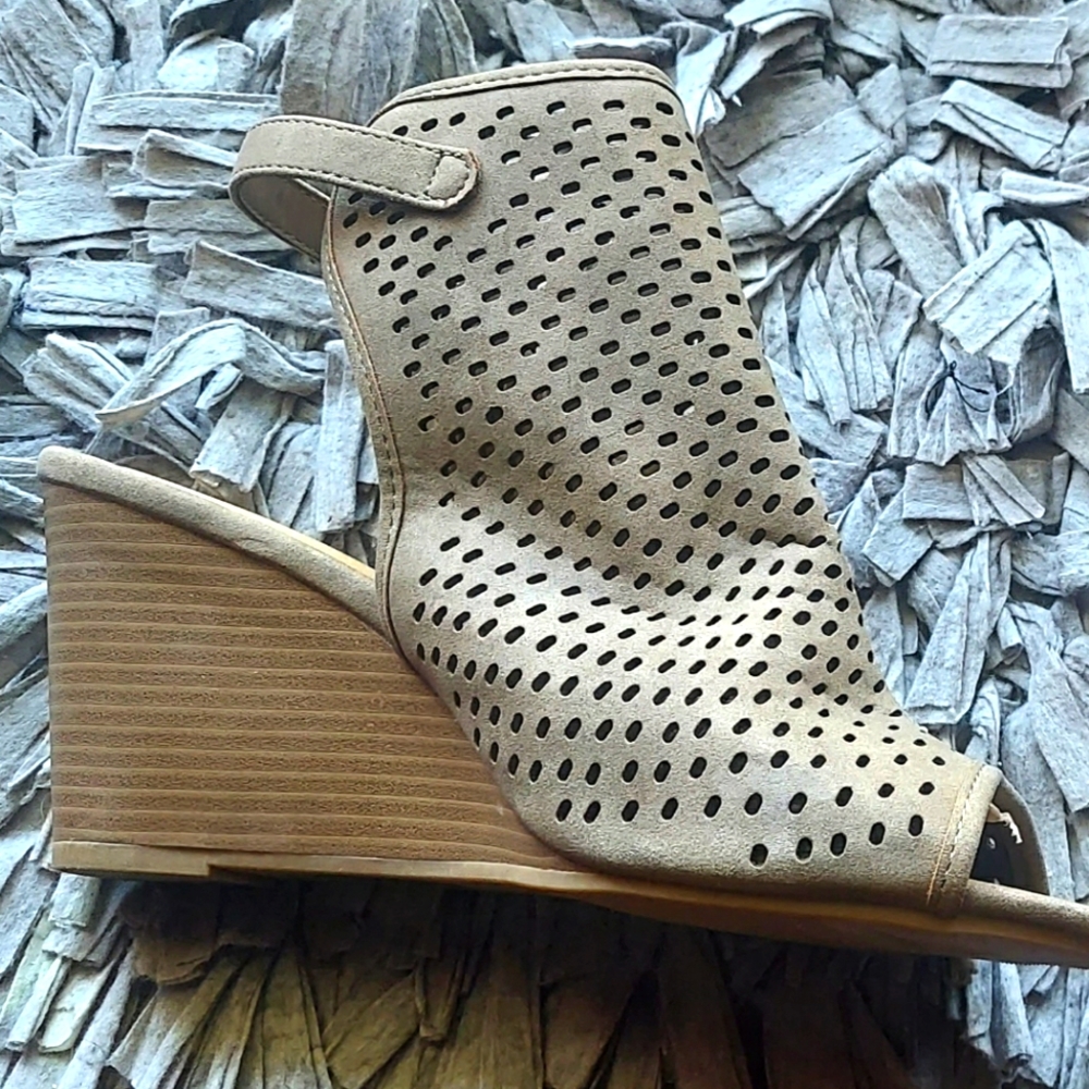 Citi Classified Open Toe Wedge  Sandal size 11